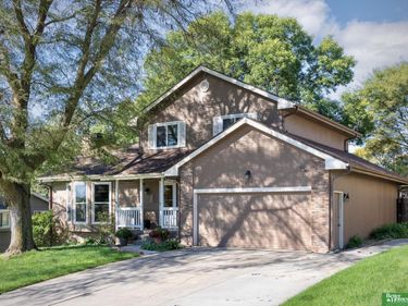 206 Summerset Drive, Papillion, NE 68133