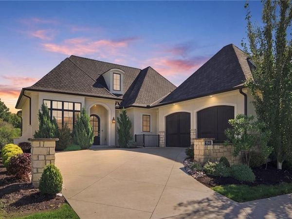 9341 Linden Reserve Drive, Prairie Village, KS 66207