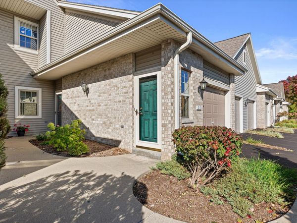 18725 Emerald Cir, Unit J, Brookfield, WI 53045