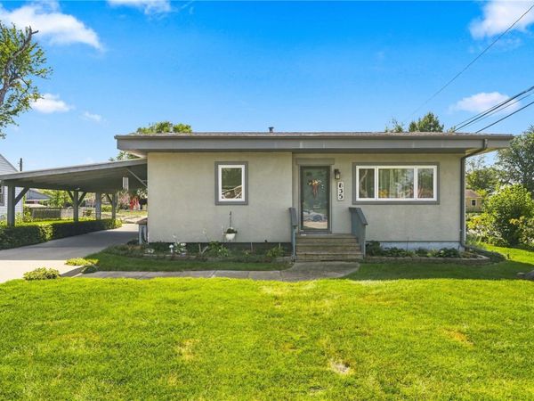 835 37th Street NE, Cedar Rapids, IA 52402