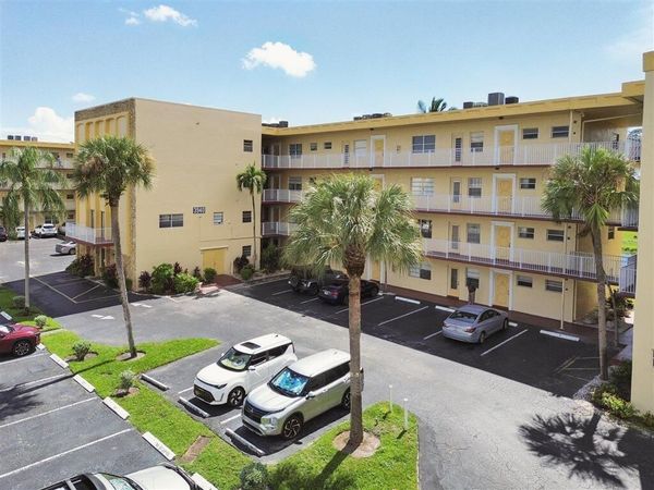 3940 NW 42ND Avenue, Unit 417, Lauderdale Lakes, FL 33319