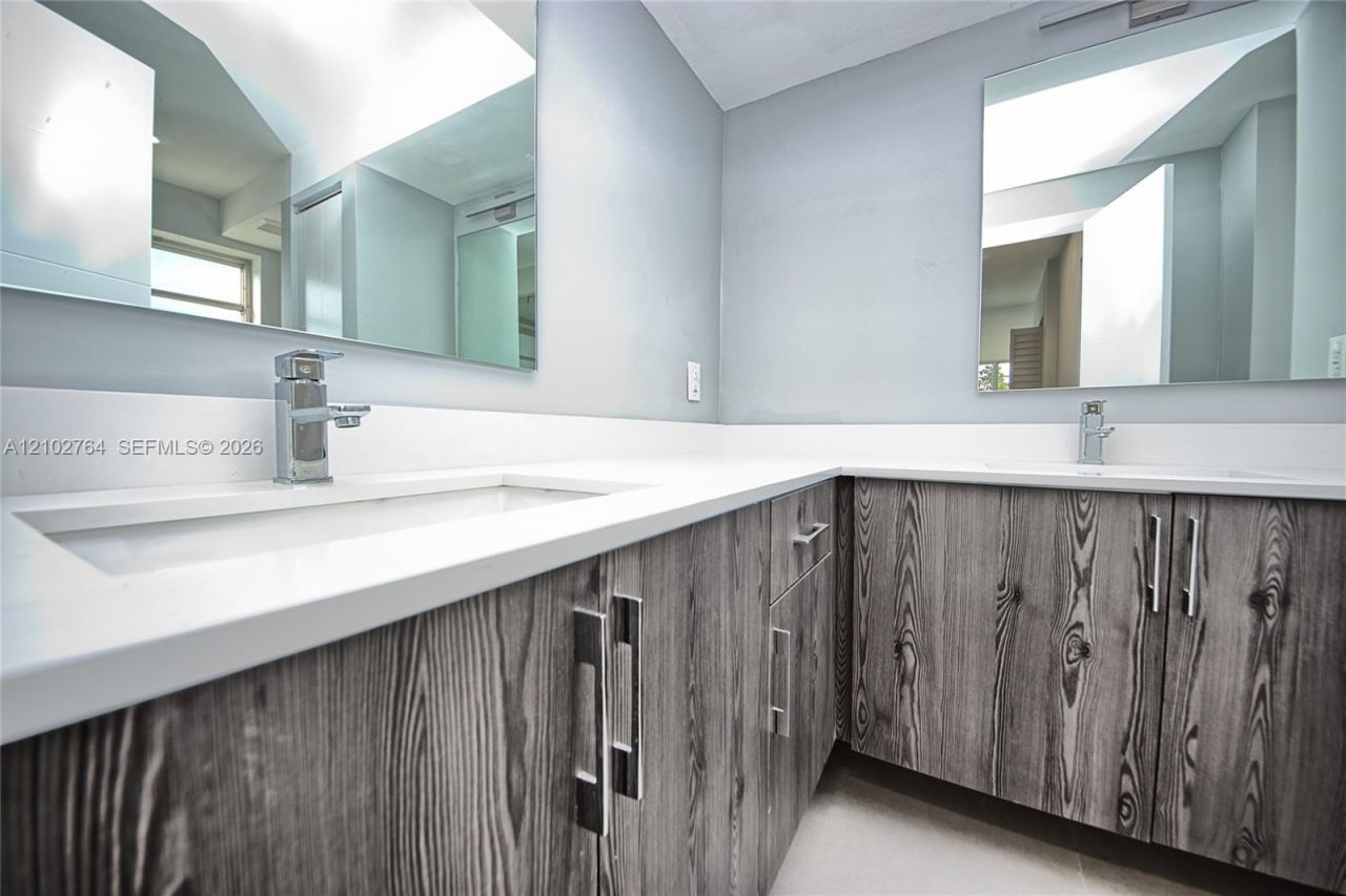 1660 NE 191st St , Unit 309-1, Miami, FL 33179 Photo