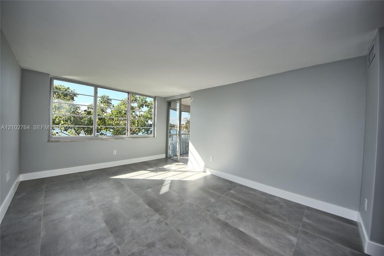 1660 NE 191st St , Unit 309-1, Miami, FL 33179 Photo