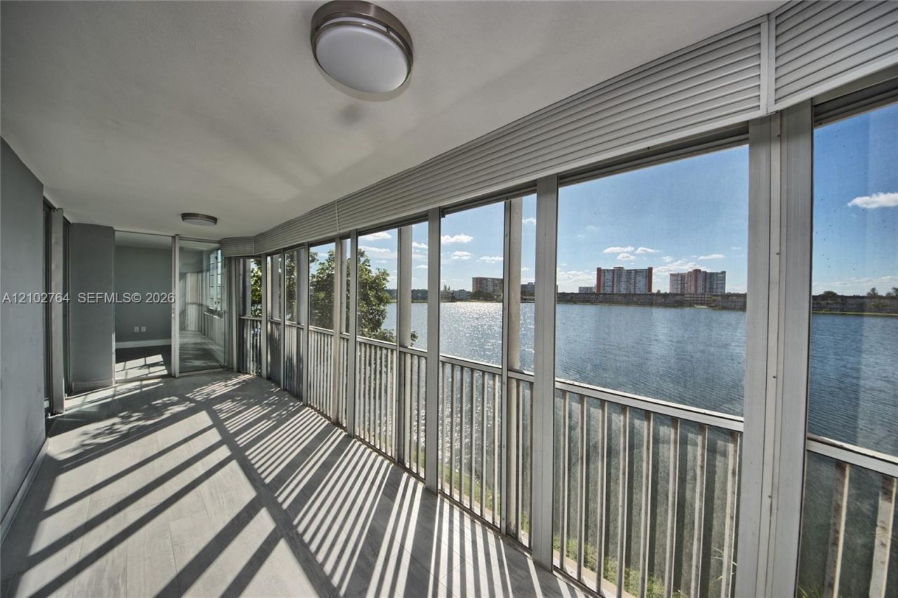 1660 NE 191st St , Unit 309-1, Miami, FL 33179 Photo