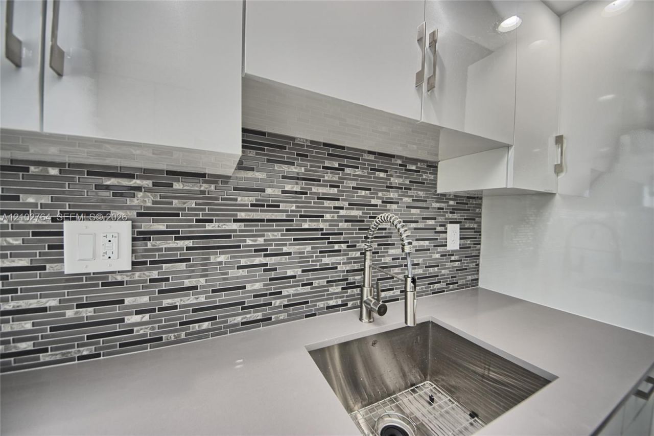 1660 NE 191st St , Unit 309-1, Miami, FL 33179 Photo