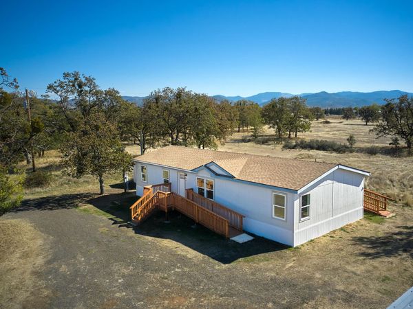 811 Riley Road, Eagle Point, OR 97524