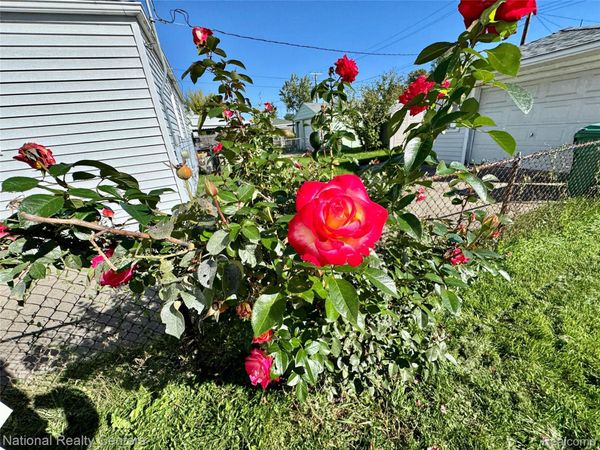 24884 Hayes Avenue , Eastpointe, Mi 48021