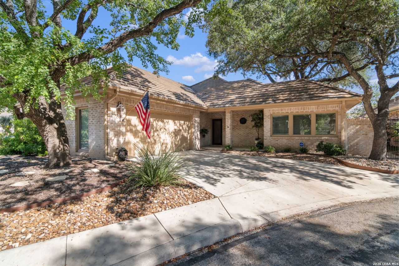 39 Campden Cir, San Antonio, TX 78218 Main Photo