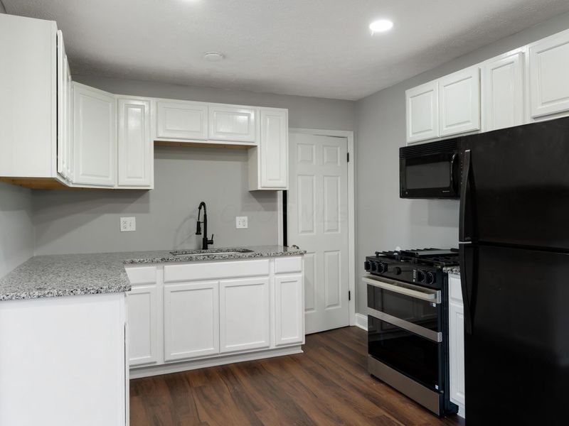1973 Dunning Road , Columbus, OH 43219 Photo 9