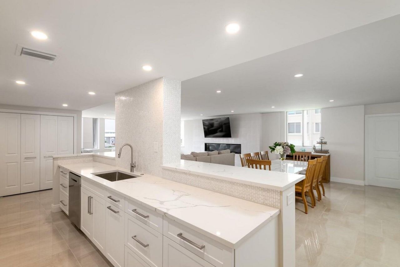 2000 S Ocean Boulevard, Unit 402, Delray Beach, FL 33483 Photo