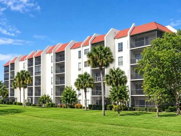 3050 PRESIDENTIAL Way, Unit 206, West Palm Beach, FL 33401