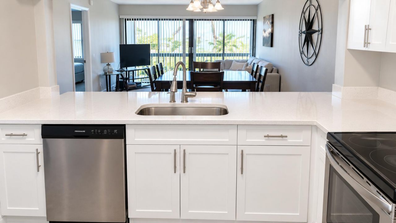 3050 Presidential Way, Unit 206, West Palm Beach, FL 33401 Photo