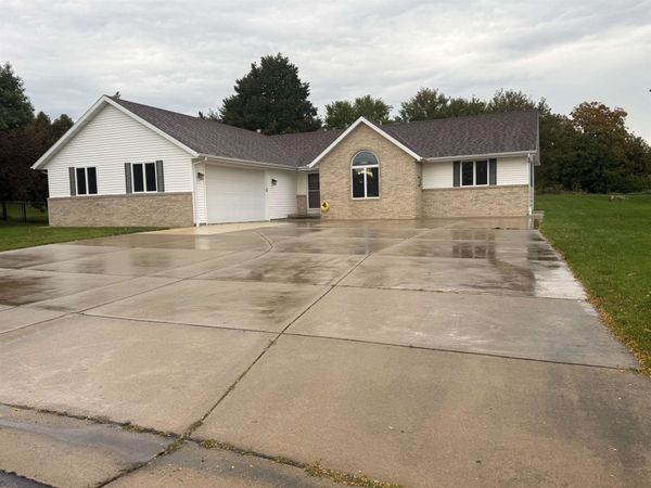 1204 Navaho Court, Fort Atkinson, WI 53538