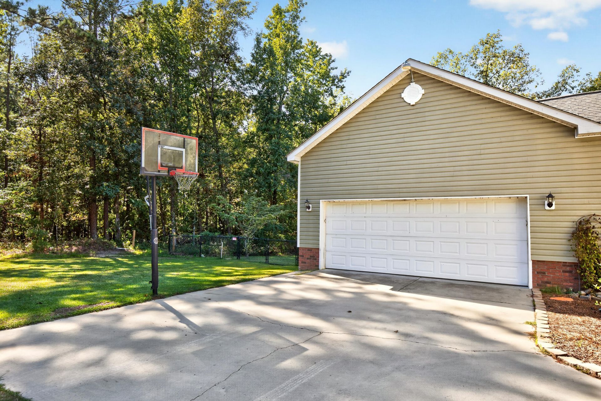 2090 Colony Drive Photo 6