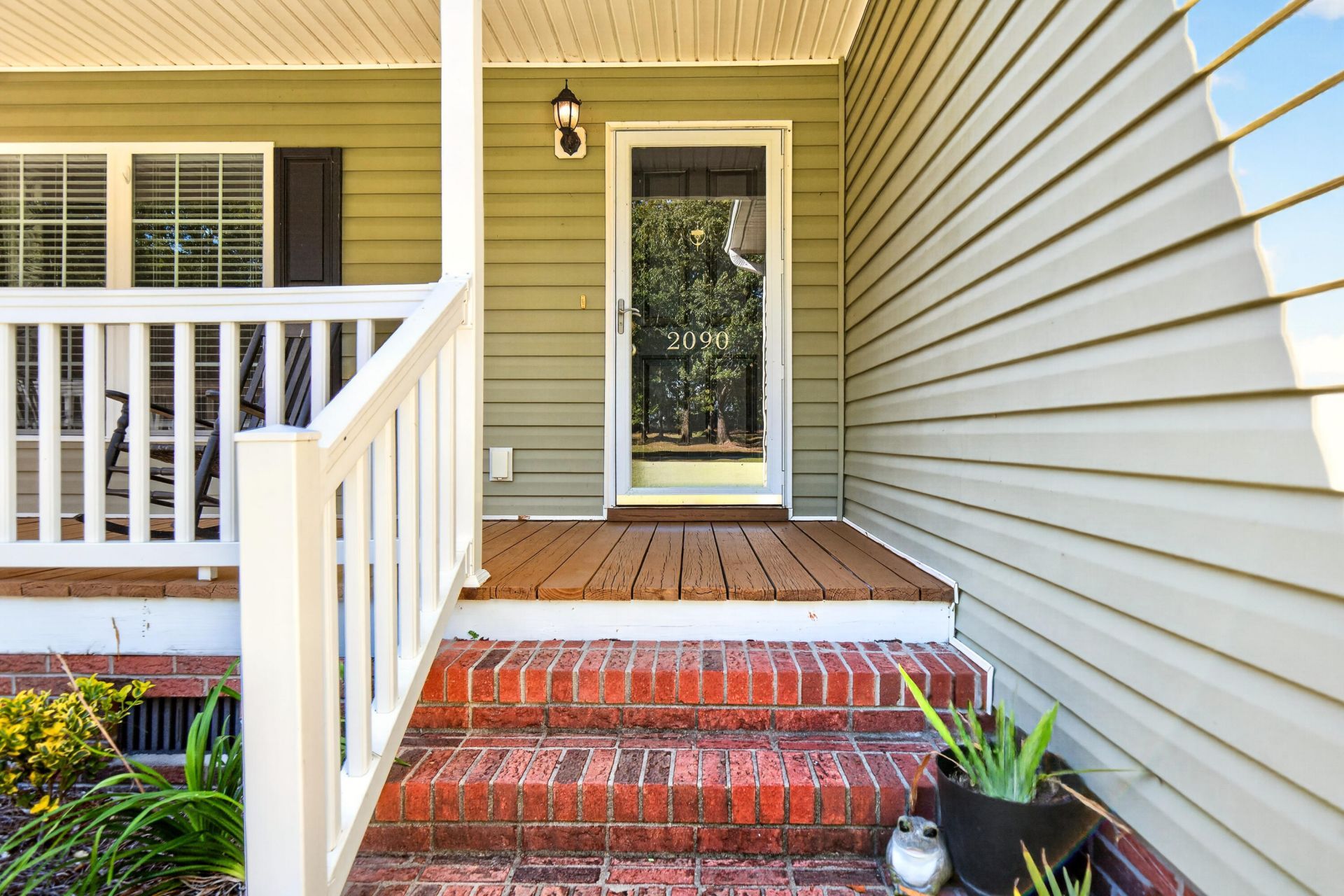 2090 Colony Drive Photo 8