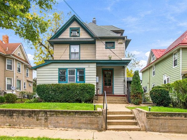 624 N Linn Street , Iowa City, IA 52245