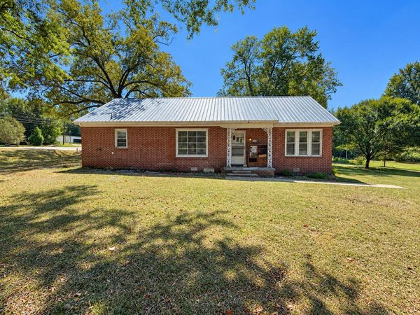 105 Meadowbrook St., Plantersville, MS 38862