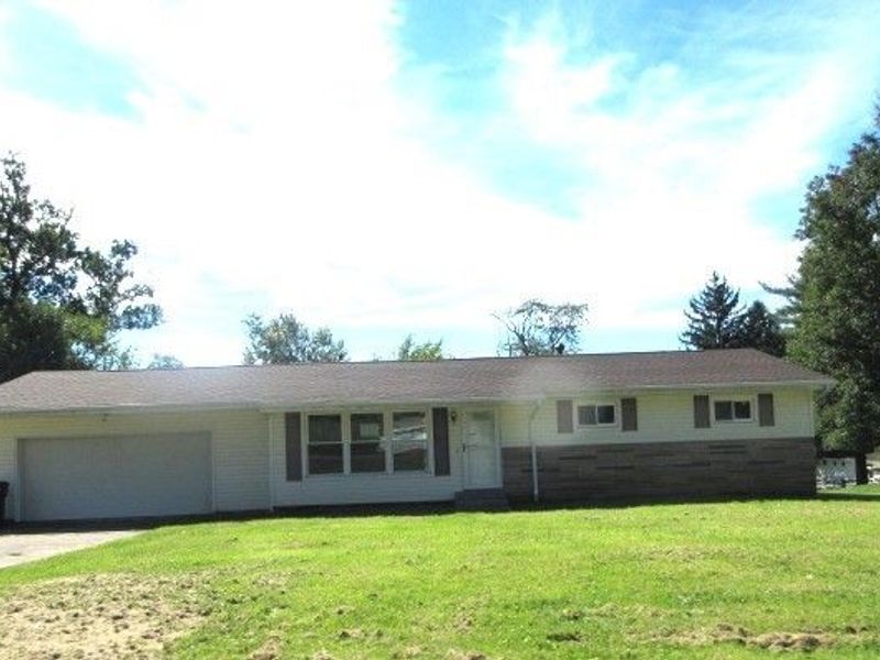 2740 Village Drive, Zanesville, OH 43701 Photo 1