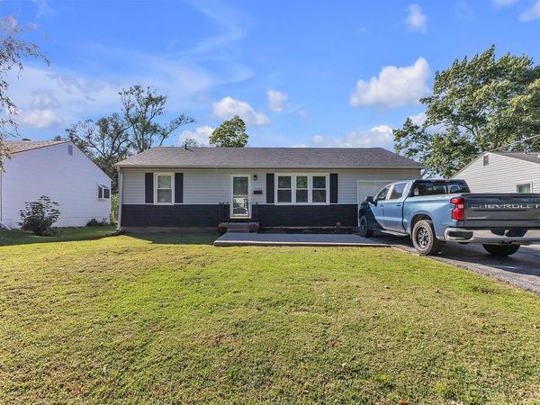 6702 N Charlotte Street, Gladstone, MO 64118