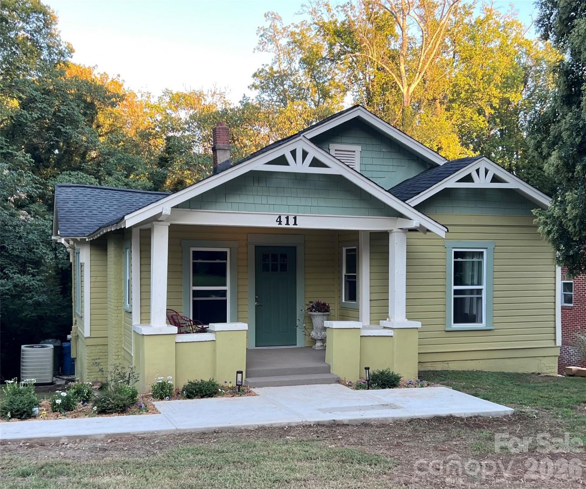 411 4th Street Se, Hickory, NC 28602 Main Photo