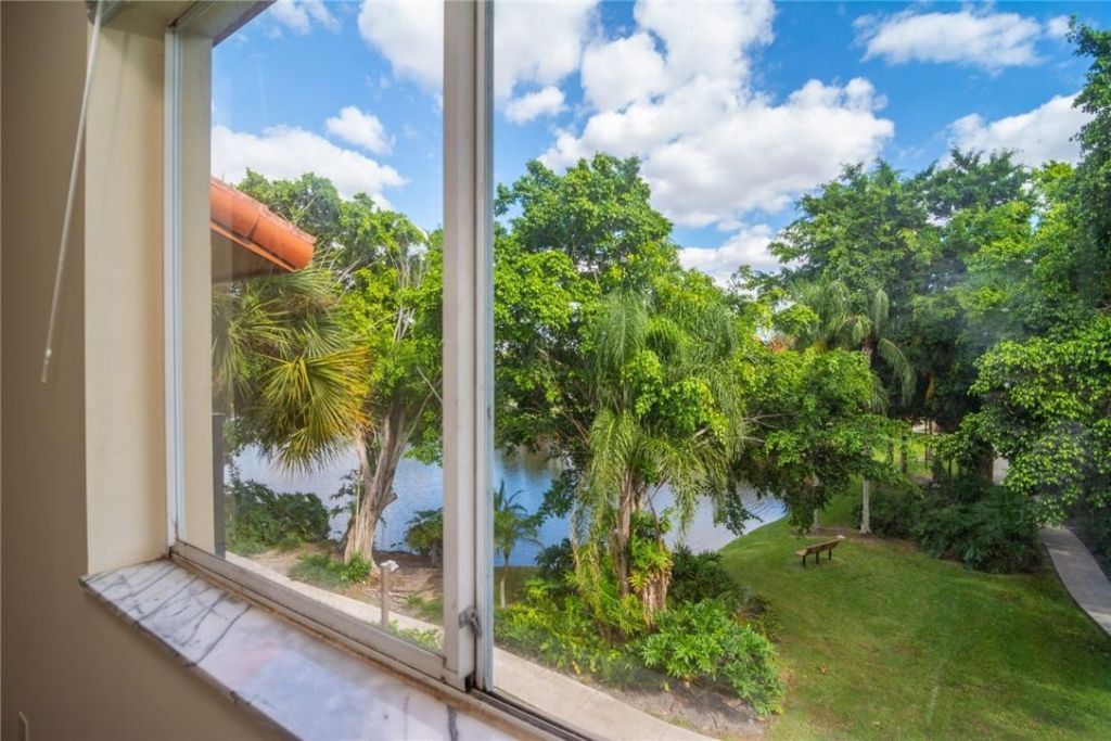 10701 Cleary Boulevard, Unit 306, Plantation, FL 33324 Photo