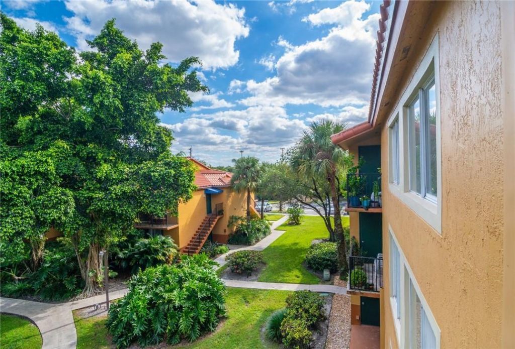 10701 Cleary Boulevard, Unit 306, Plantation, FL 33324 Photo