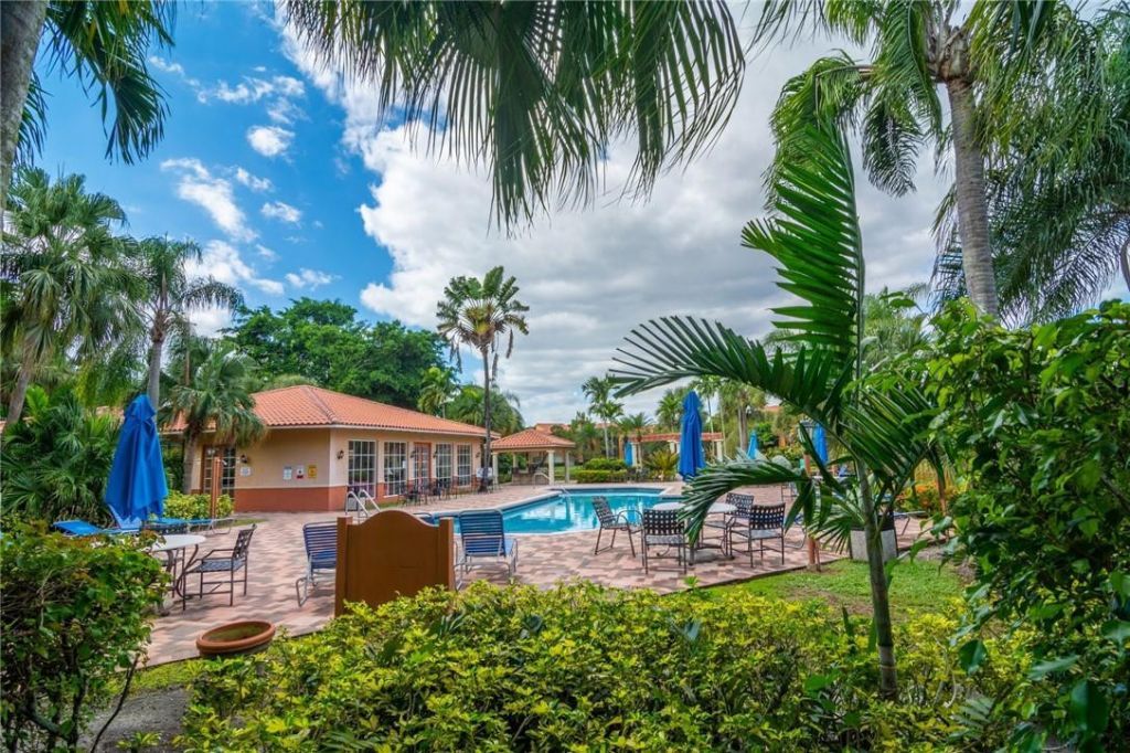 10701 Cleary Boulevard, Unit 306, Plantation, FL 33324 Photo