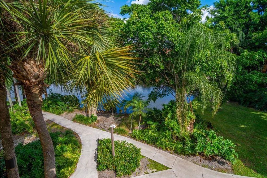 10701 Cleary Boulevard, Unit 306, Plantation, FL 33324 Photo