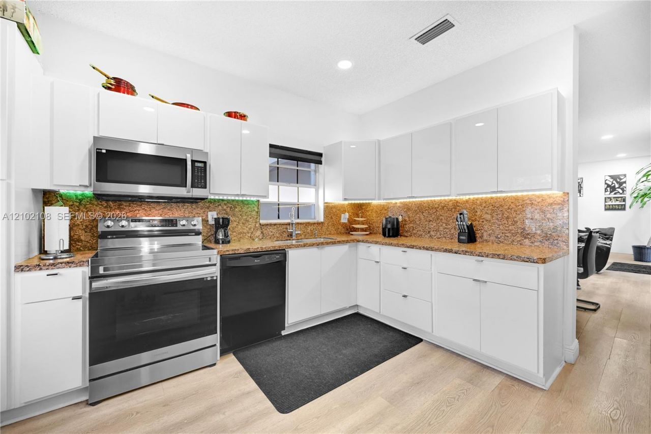 17982 SW 11th St , Pembroke Pines, FL 33029 Photo