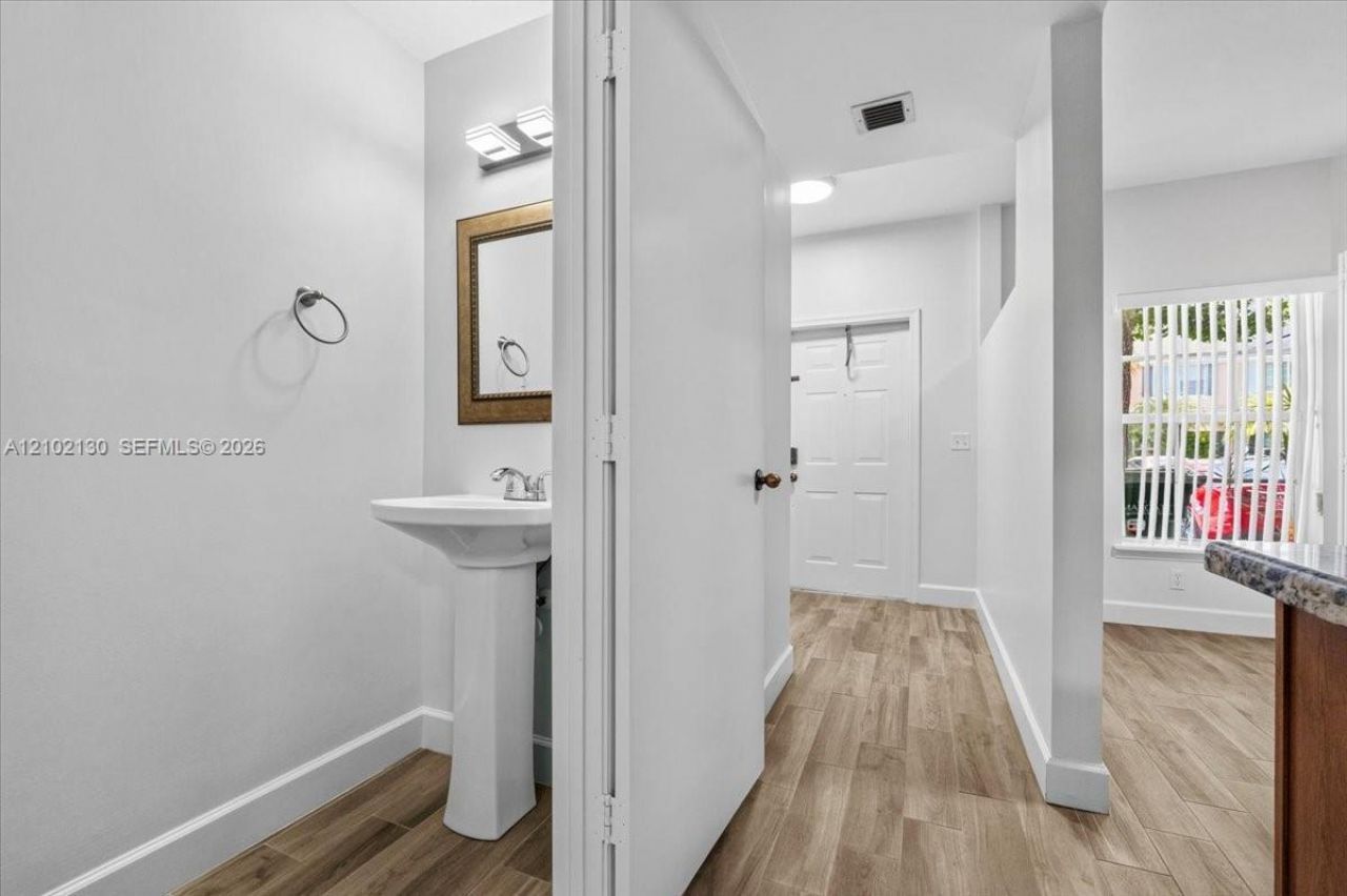 3330 Concert Ln , Unit 124, Margate, FL 33063 Photo