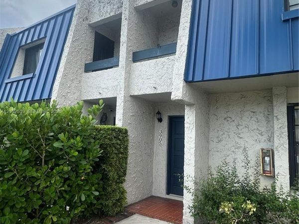 3905 Sheridan St , Hollywood, FL 33021