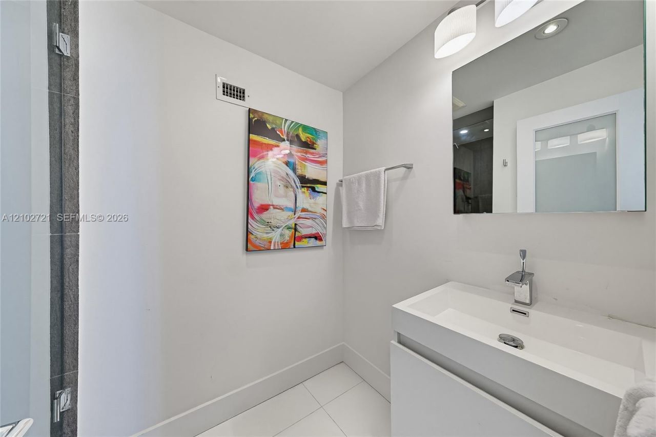 100 Lincoln Rd , Unit 1008, Miami Beach, FL 33139 Photo