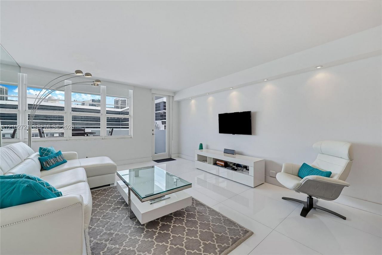 100 Lincoln Rd , Unit 1008, Miami Beach, FL 33139 Photo