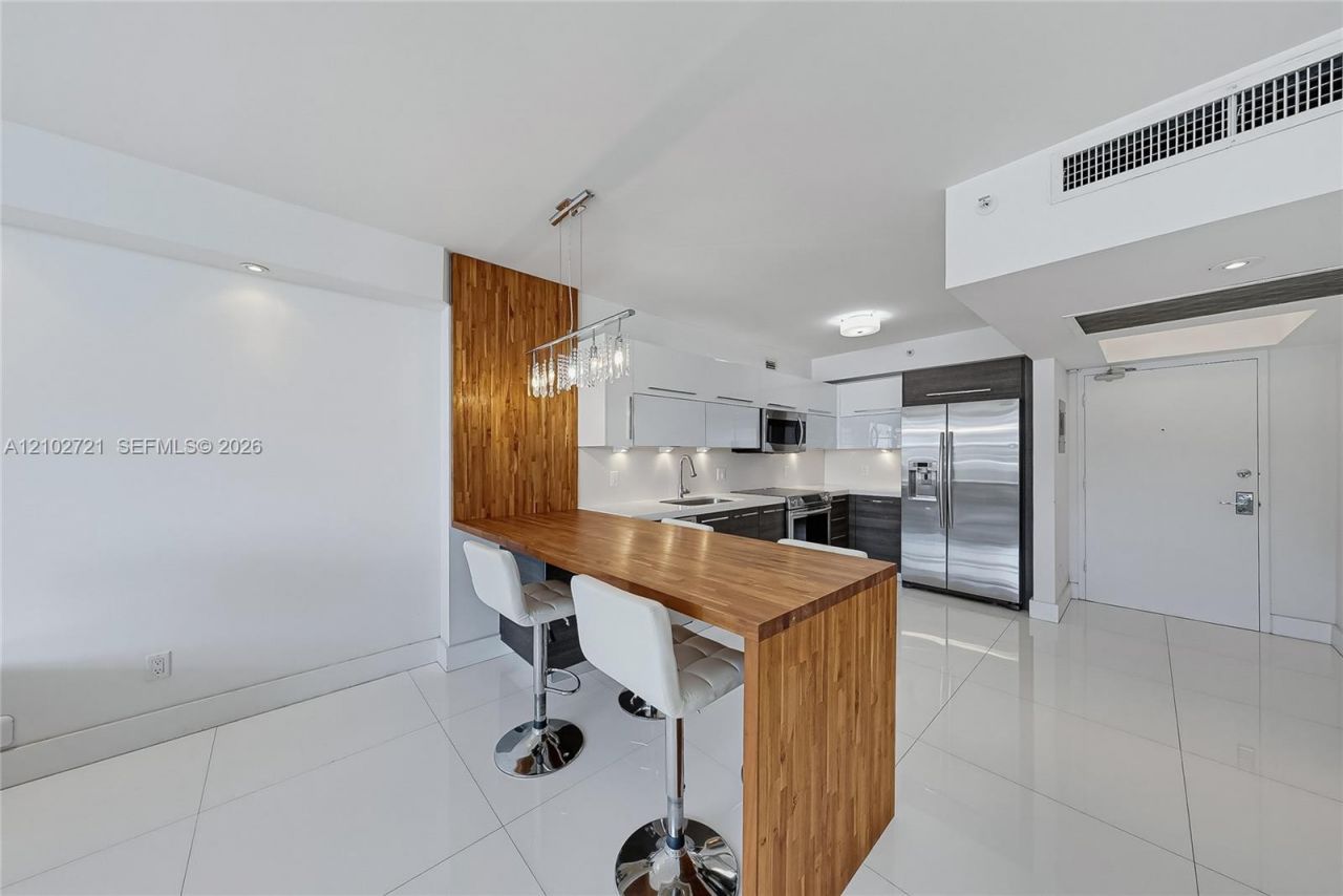100 Lincoln Rd , Unit 1008, Miami Beach, FL 33139 Photo