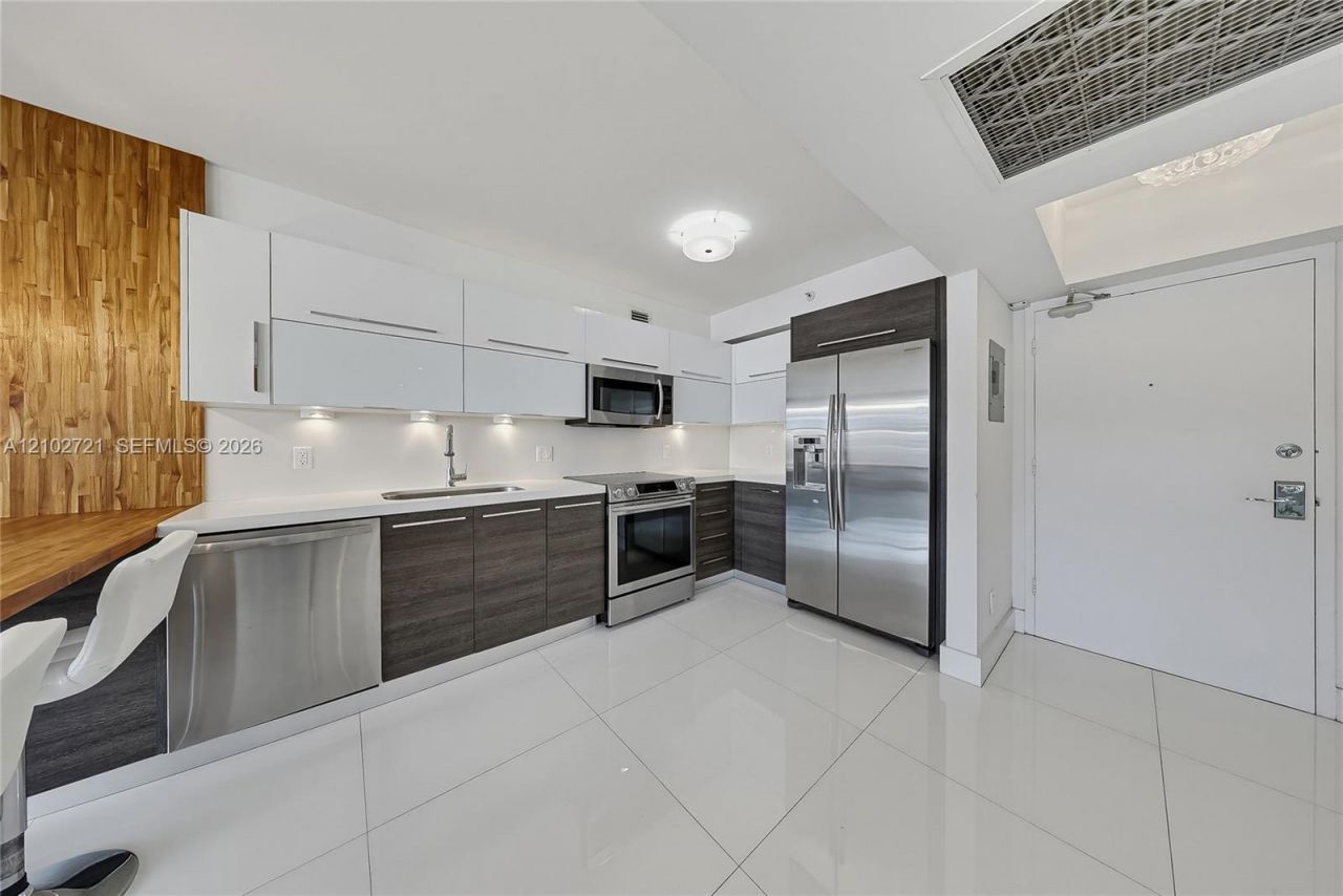100 Lincoln Rd , Unit 1008, Miami Beach, FL 33139 Photo