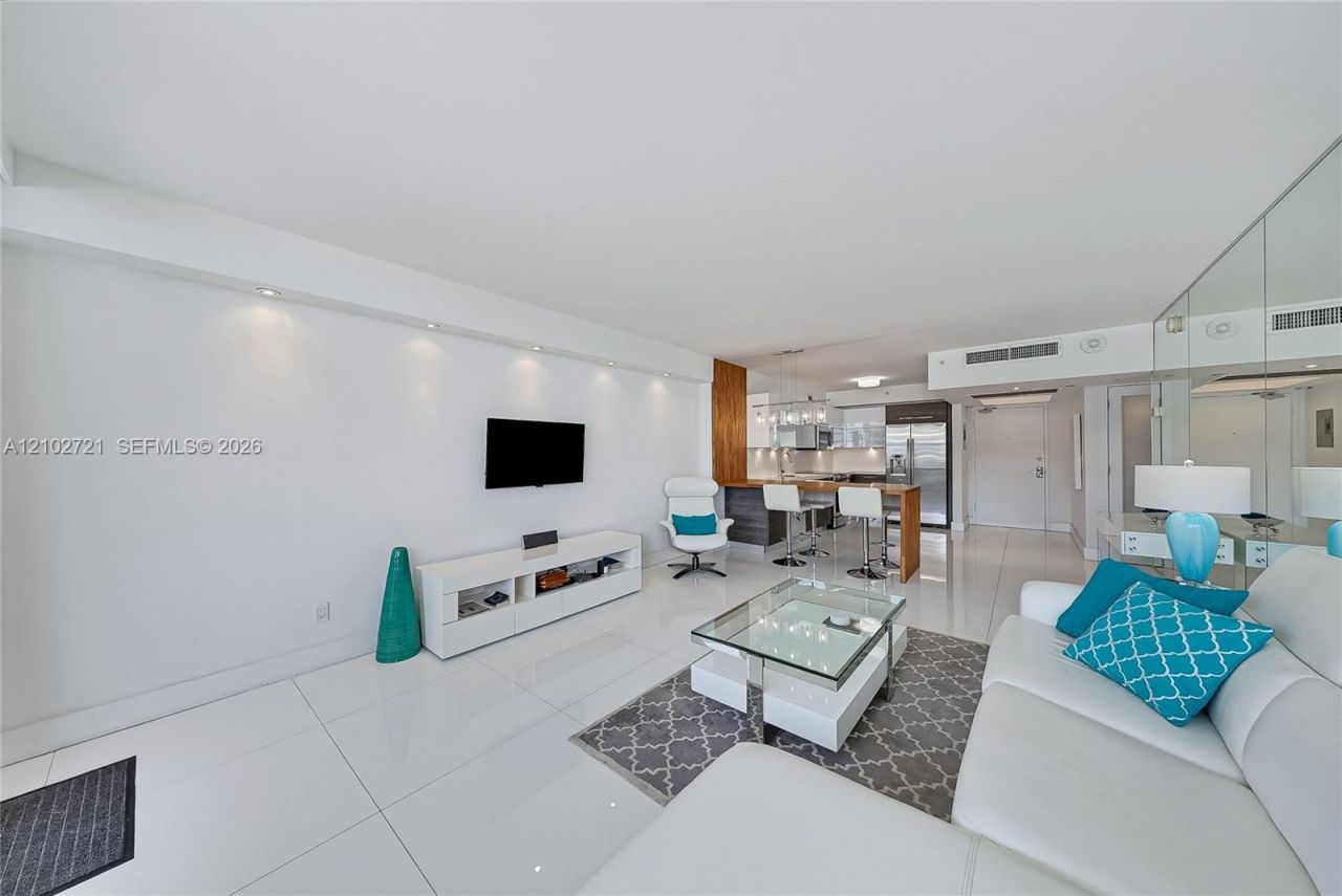 100 Lincoln Rd , Unit 1008, Miami Beach, FL 33139 Photo