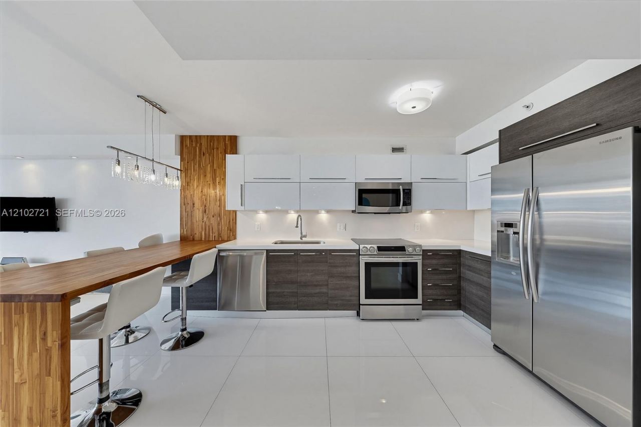 100 Lincoln Rd , Unit 1008, Miami Beach, FL 33139 Photo