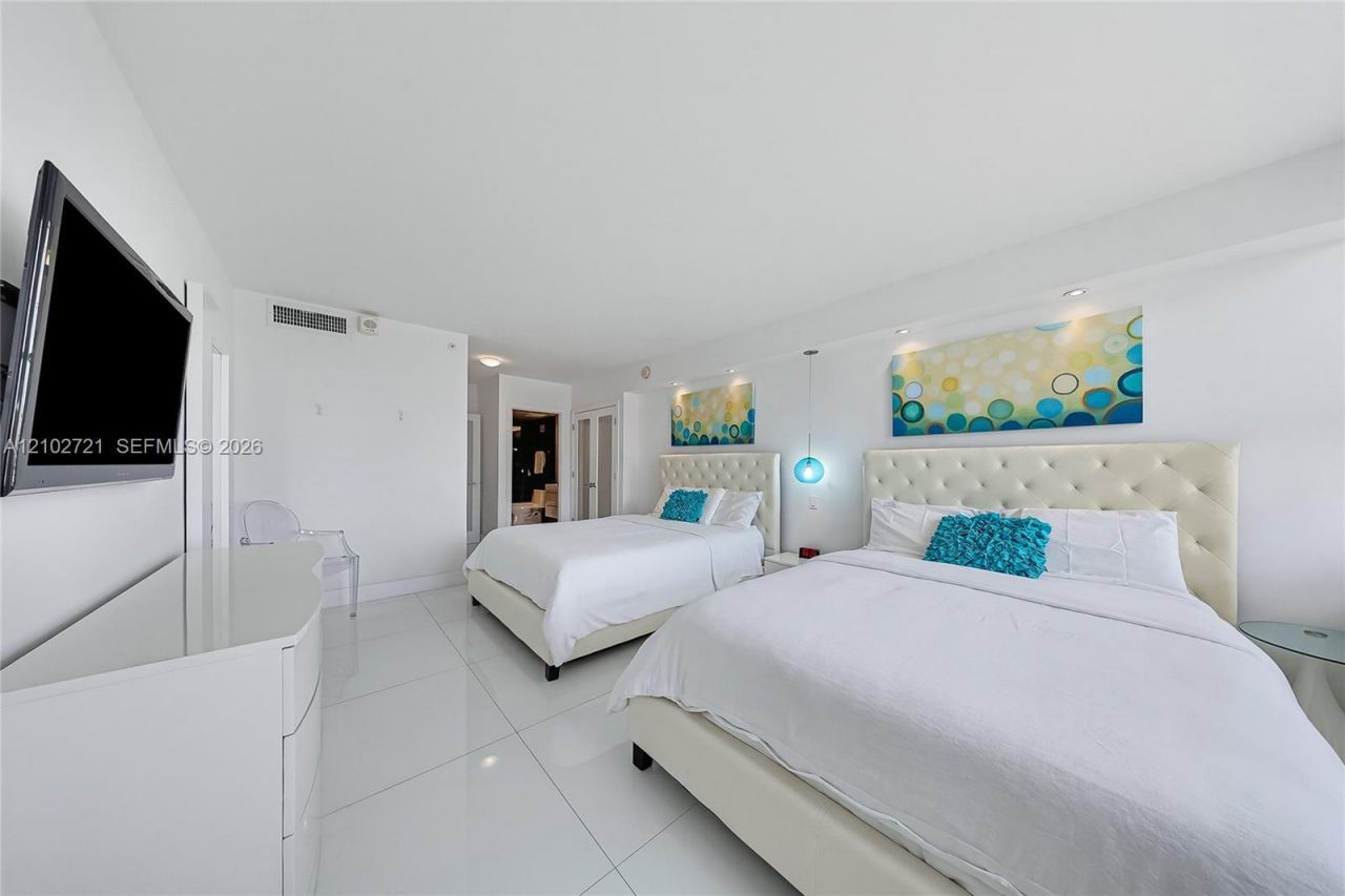 100 Lincoln Rd , Unit 1008, Miami Beach, FL 33139 Photo