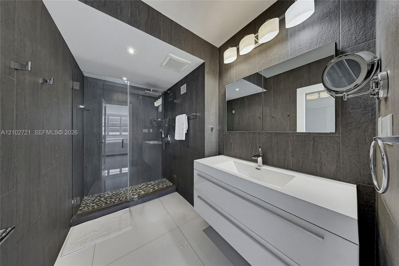 100 Lincoln Rd , Unit 1008, Miami Beach, FL 33139 Photo