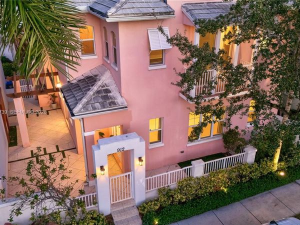 912 NE 17th Way , Fort Lauderdale, FL 33304
