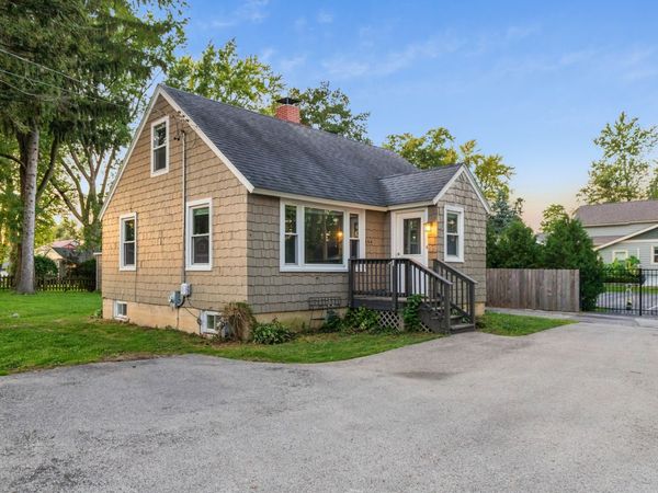 254 W Main Street , Carpentersville, IL 60110