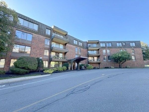 1002 Paradise Rd, Unit 3R, Swampscott, MA 01907