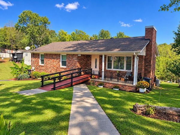 305 THIRD AVE , Collinwood, TN 38450