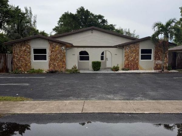 2950 SE 2ND Street, Boynton Beach, FL 33435