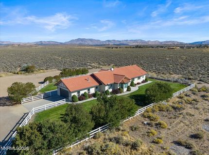 1985 E Valley Road, Minden, NV 89423 Photo