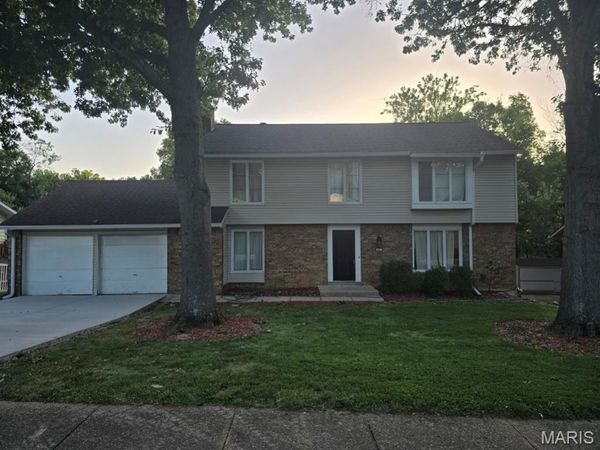 477 Ironwood Drive , Ballwin, MO 63011