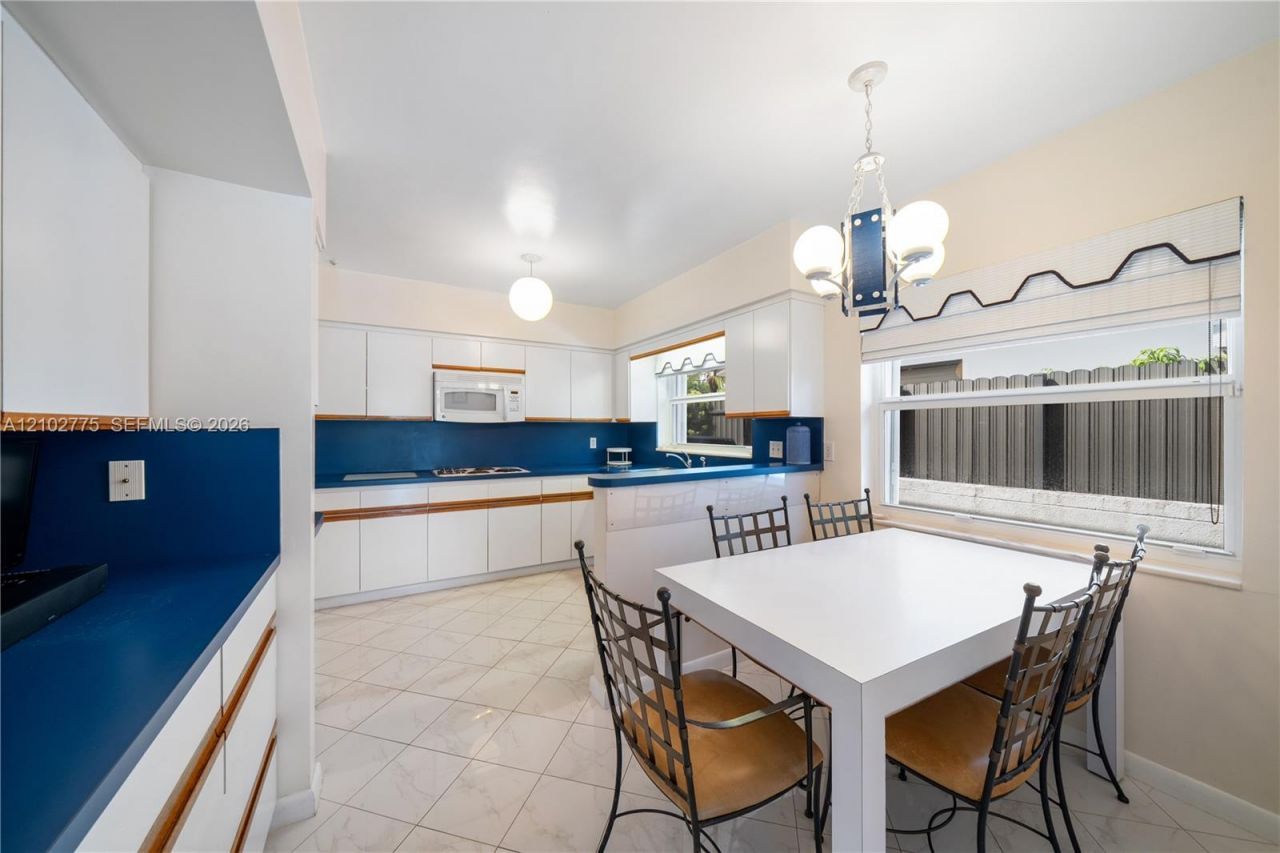 12805 Maple Rd , North Miami, FL 33181 Photo