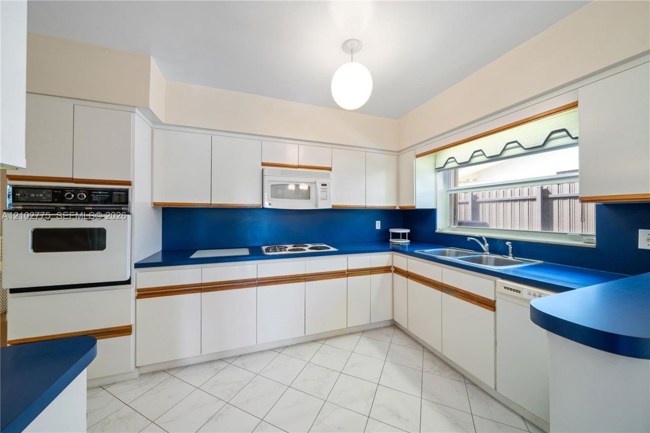 12805 Maple Rd , North Miami, FL 33181 Photo