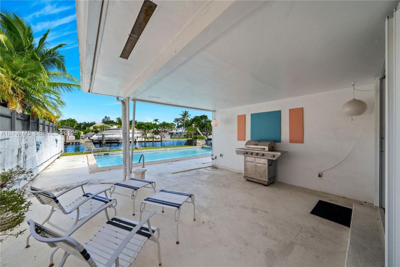 12805 Maple Rd , North Miami, FL 33181 Photo