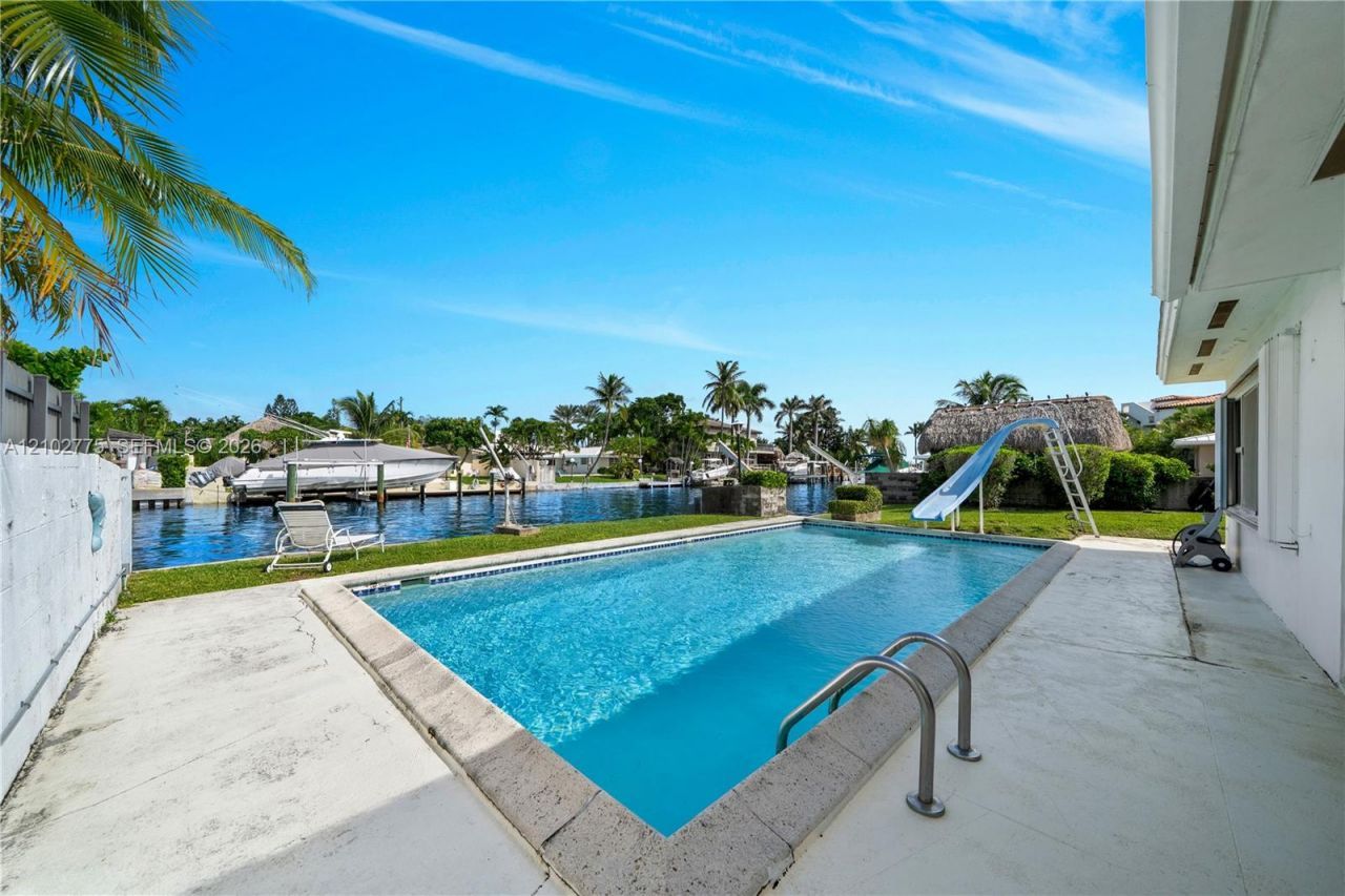 12805 Maple Rd , North Miami, FL 33181 Photo